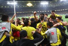 Η έκρηξη στο γκολ τίτλου, η αποθέωση στον Μάριο Ηλιόπουλο και η παράνοια στα αποδυτήρια Οι πανηγυρισμοί