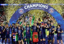Η απονομή του τροπαίου του Champions League και η παρ’ ολίγον γκάφα του Τσέφεριν ΦΩΤΟ REUTERS