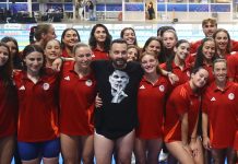 Με μπλούζα Μπαρτζώκα πανηγύρισε κολυμβητής του Ολυμπιακού την κατάκτηση του πρωταθλήματος Ελλάδας Με μπλούζα Μπαρτζώκα