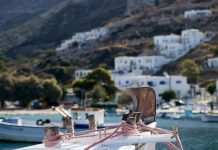 Με τον ύμνο της ΑΕΚ στα ηχεία μπήκε στην Αμοργό πλοίο της Seajets του Μάριου Ηλιόπουλου Το λιμάνι της Αμοργού