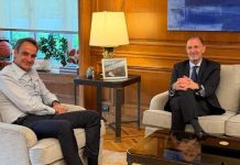 «Να αναδείξουμε τη φιλοξενία, το δυναμισμό και την ενέργεια της Αθήνας» Ο Κυριάκος Μητσοτάκης με τον Τσους Μπουένο