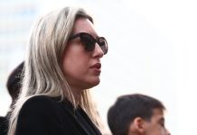 «Νιώθω ότι ο πατέρας μου θα είναι για πάντα στη Λεωφόρο» Η Πόπη Δομάζου