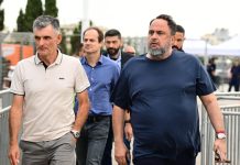 Ο Βαγγέλης Μαρινάκης με τον Χοσέ Λουίς Μεντιλίμπαρ στο T- Center για τον ημιτελικό του Ολυμπιακού με τη Φενερμπαχτσέ Ο Βαγγέλης Μαρινάκης με τον Χοσέ Λουίς Μεντιλίμπαρ