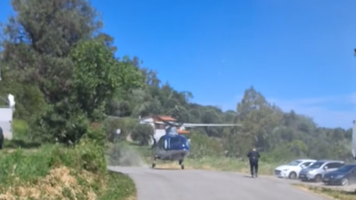 Η στιγμής της αναχώρησης του Μάριου Ηλιόπουλου με ελικόπτερο