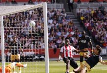 Οδυνηρή ήττα στη μάχη της παραμονής στην Premier League με αυτογκόλ του Μαυροπάνου Ο Μαυροπάνος