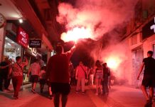Οι έξαλλοι πανηγυρισμοί των οπαδών του Ολυμπιακού για την πρόκριση στον τελικό της Euroleague Οι φίλοι του Ολυμπιακού