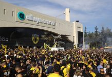 Ολυμπιακός: «Χαμός» από τους οπαδούς έξω από την Allwyn Arena πριν το ντέρμπι και τη φιέστα τίτλου της Ένωσης SUPERLEAGUE 2025-2026