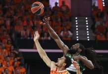 Παναθηναϊκός: O Κένεθ Φαρίντ τραυματίστηκε και αποχώρησε υποβασταζόμενος από το παρκέ Ο Φαρίντ