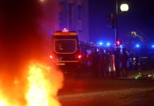 Πολεμικό σκηνικό στο Παρίσι μετά την κατάκτηση του Champions League από την Παρί Soccer Football - UEFA Champions League - Paris St Germain fans celebrate winning the UEFA Champions League - Paris, France - May 31, 2026 Police officers in the streets after Paris St Germain won the UEFA Champions League REUTERS