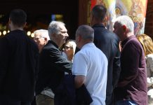 Το τελευταίο αντίο στον Ηρακλή Κοτζιά: «Καλό ταξίδι δάσκαλε» ΕΙΚΟΝΕΣ ΑΠΟ ΤΗΝ ΚΗΔΕΙΑ ΤΟΥ ΔΗΜΟΣΙΟΓΡΑΦΟΥ ΗΡΑΚΛΗ ΚΟΤΖΙΑ. (ΜΑΡΚΟΣ ΧΟΥΖΟΥΡΗΣ
