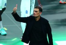 Η χειρονομία στους οπαδούς του Παναθηναϊκού και το φραστικό επεισόδιο με τον Σάββα Αρώνη Ο Γιώργος Μπαρτζώκας